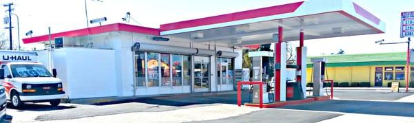 The Neighborhood Convenience store serving the community over 30 yrs. Known as "Rainwater"