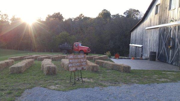 Welcome to Robards Barn & Venue!