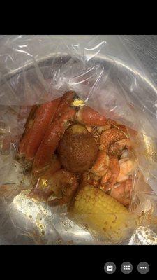 Snow crab leg and shrimp with garlic butter seasoning