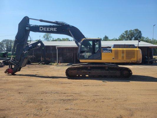 JD 350. Did you know even our biggest excavators have hydraulic thumbs.