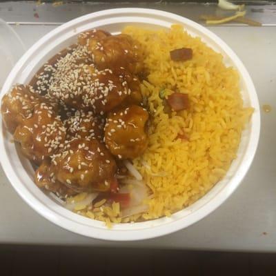 Lunch：Sesame Chicken W. Pork Fried Rice