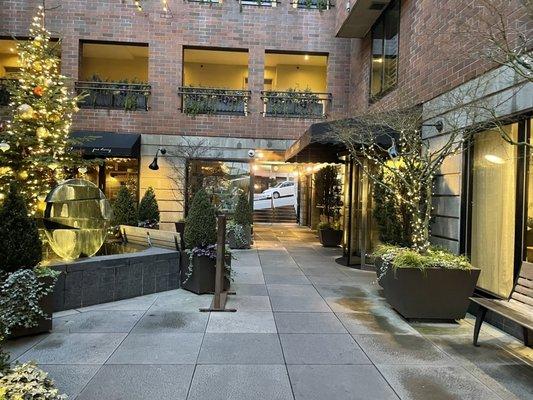 Entrance is behind the Christmas tree you see on the left. Inn at the Market entrance is at the awning on the right.