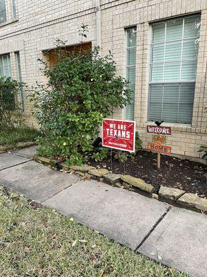 Mattress Firm Texans sign