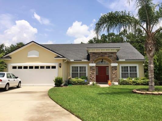 Yellow and white brings extra cheer to any home, even in the Sunshine state. Note the stained wooden door, providing a warm welcome to frien