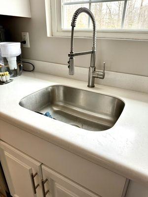 Looks great having an upgraded kitchen faucet put in!