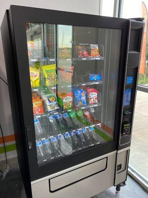 Snack vending machine