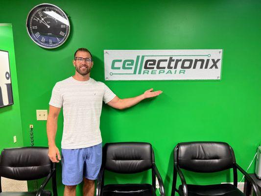 Rob at Cellectronix in Anoka, MN