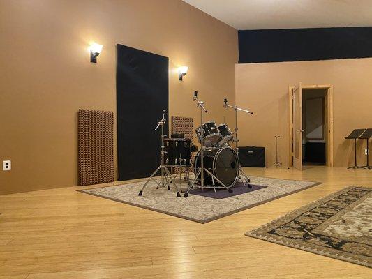 Our Yamaha Recording Custom drum kit sounds amazing in this huge room with slanted 14' ceiling height. Just bring your own cymbals.