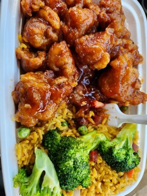 General Tso chicken lunch special