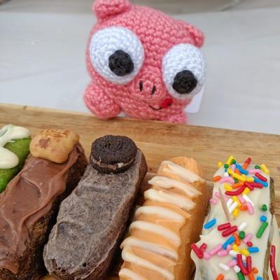 This little piggy knows which of these Cakies he's attacking first. Do you?