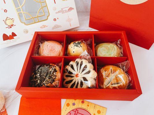 Chinese pastry gift box.