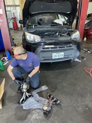 Changing Catelyc's converter on a 2015 Kia Soul