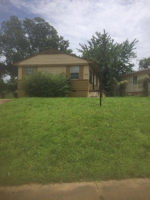 3 bedroom home large den newly  renovated