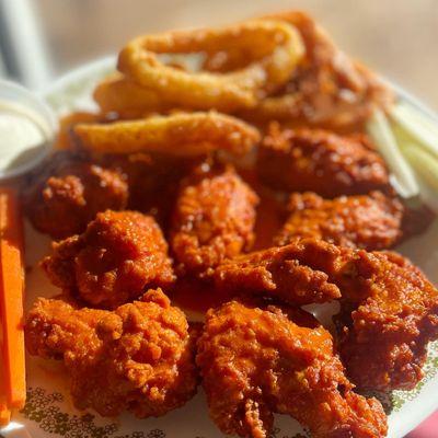 Buffalo Wings with Onions Rings