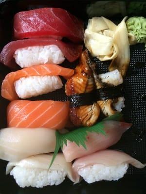 Mmm delicious nigiri, thick fish pieces = awesome