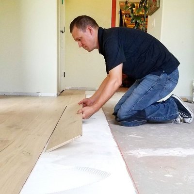 Gluing down a European oak wood floor