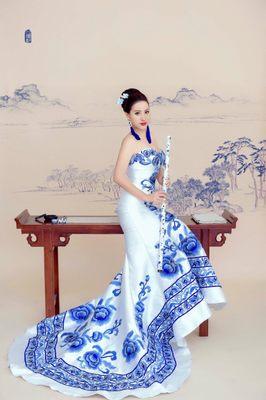 Chinese Vertical Bamboo Flute (Xiao) with Blue and White Procelain Chinese Style Gown