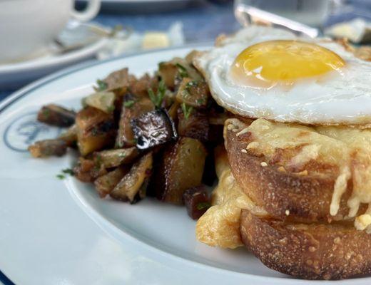 Croque madame, potatoes sarladaise