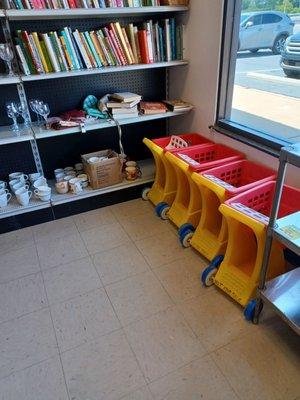 Small shopping carts for little customers