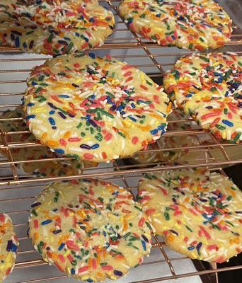 Sugar Cookies w/ Sprinkles