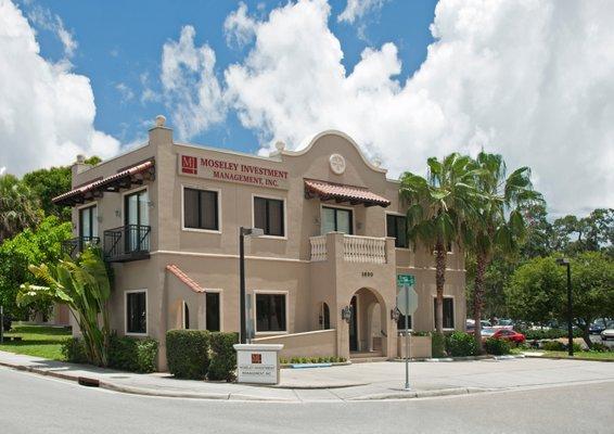 Located downtown Sarasota  1630 Ringling Blvd Sarasota, Fl 34236