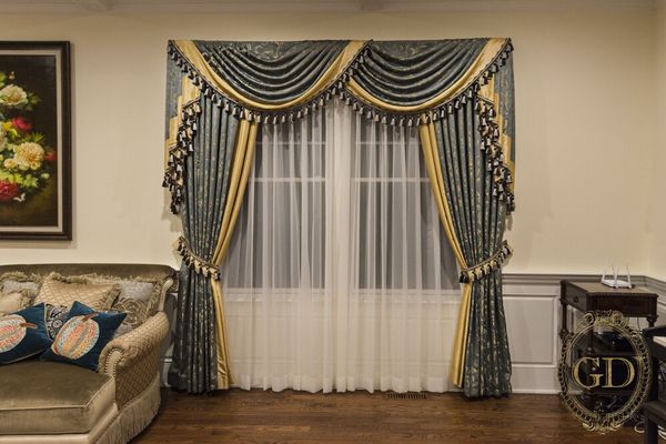 Custom made draperies in living room. Glamour decorating. www.glamour-decorating.com