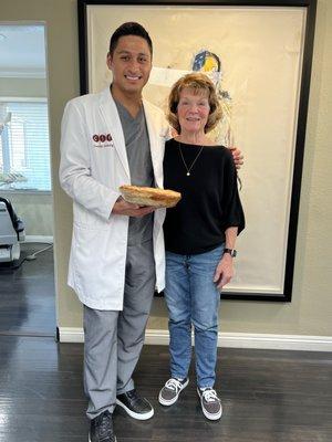 Dr Rosales receiving a freshly baked apple pie from a very grateful patient...