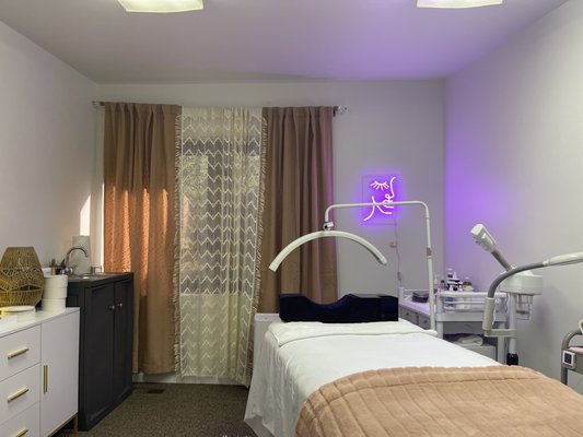 Glow & Glam Treatment room