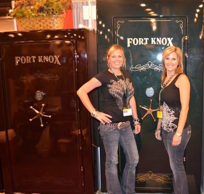 Safes R Us team with Fort Knox safes at a trade show