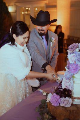 Cake cutting at night.
 
 www.instagram.com/amandaandnico
 
 amandaandnico.com