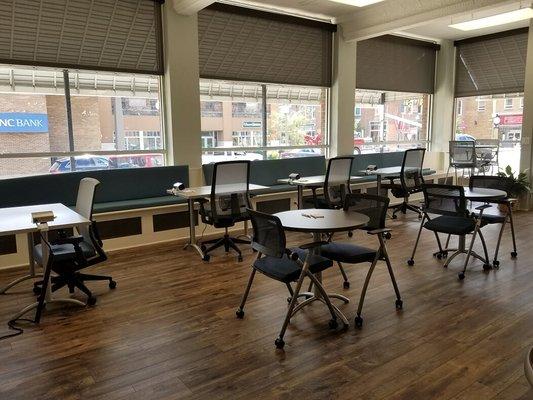 Spacious and bright coworking with lots of charging stations!