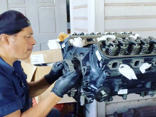 Ford 351 Windsor engine rebuild.