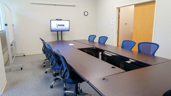 The Franklin Conference room is perfect for meetings with up to 15 people, it includes flat panel display, Apple TV, Chromecast and HDMI