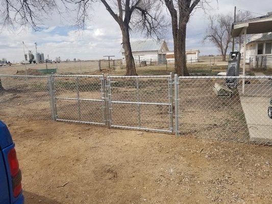 4' chain link with double drive gate