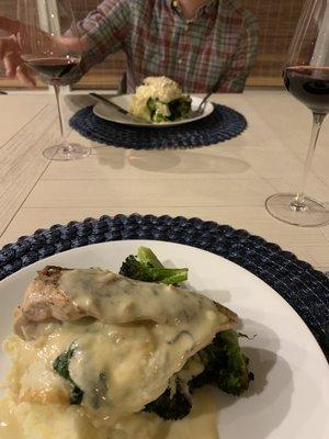 Stuffed chicken breast with mashed potatoes and broccoli