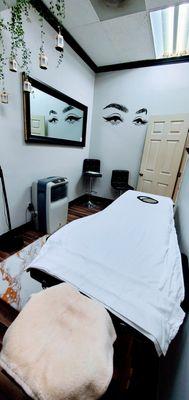 Lash and wax room