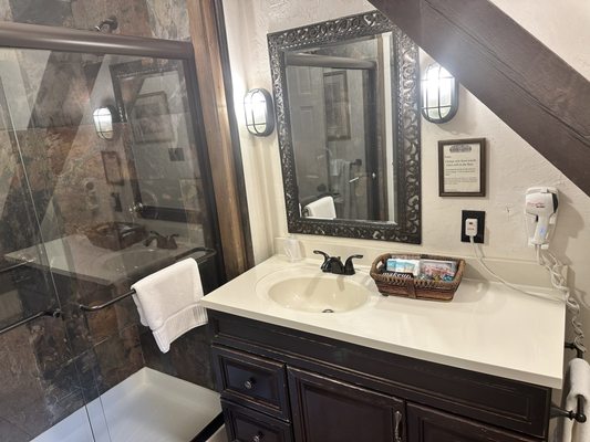 Bathroom with 2 shower heads