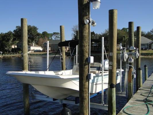 Golden Gatorvator style boat lift