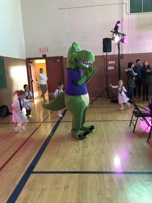 Girls dancing with the Trex in between sets