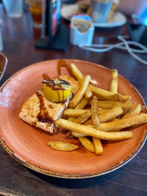 salmon with fries. not too bad. came with a side salad too