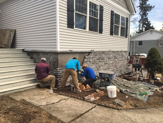 Veneer stone on a foundation