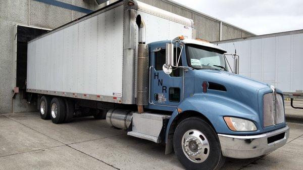 2009 Kenworth T370 28ft box with 2k lb lift gate