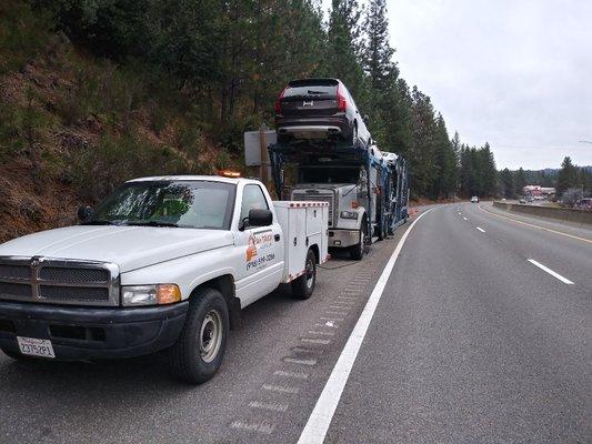 Emergency mobile roadservice. Car Hauler suspension air bags will not feel up.