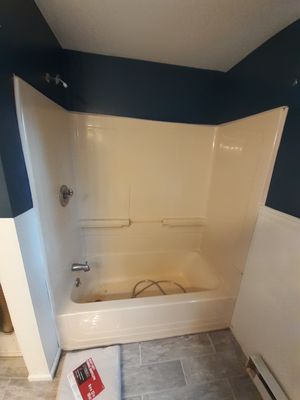 Before pic of a bathtub/shower remodel