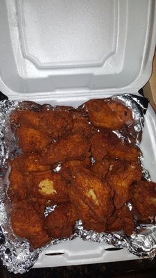 Some of the best wings I ever had ! Perfectly seasoned and crispy , sauce on the side. Amazing !