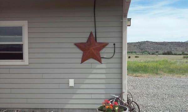 An installed custom star that is 3 feet tall