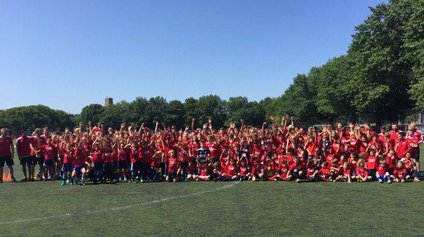 more than 400 Children playing for Gjøa