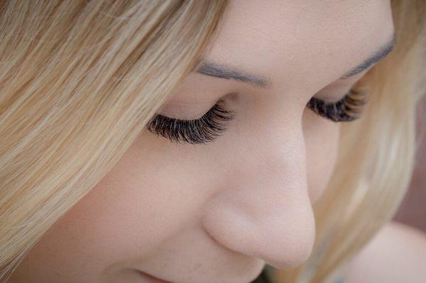 Volume lashes.