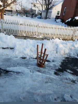 The chair that this Regano's worker raised above his head with a threat to smash it against my car in which I was seating