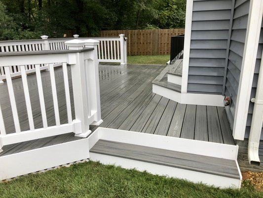 A nice Deck featuring Trex Transcend Decking and Vinyl Railing.